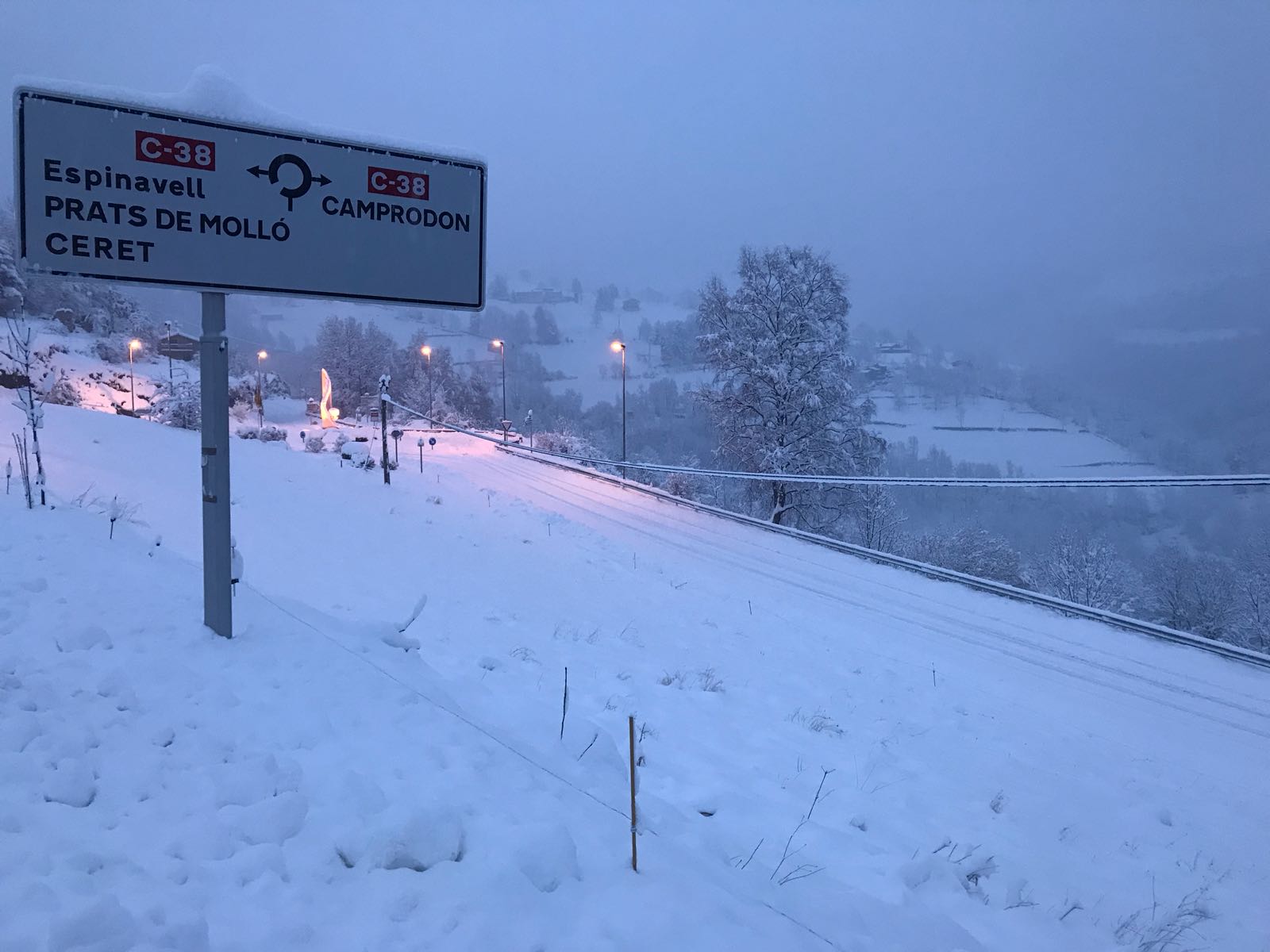 El consell comarcal suspèn 16 de les 23 expedicions de transport escolar arran de la nevada