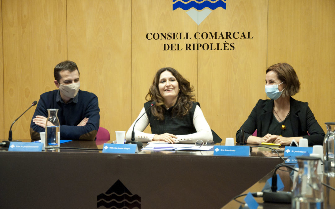 La consellera de la Presidència, Laura Vilagrà, explica les línies generals de la candidatura olímpica al Consell Comarcal del Ripollès