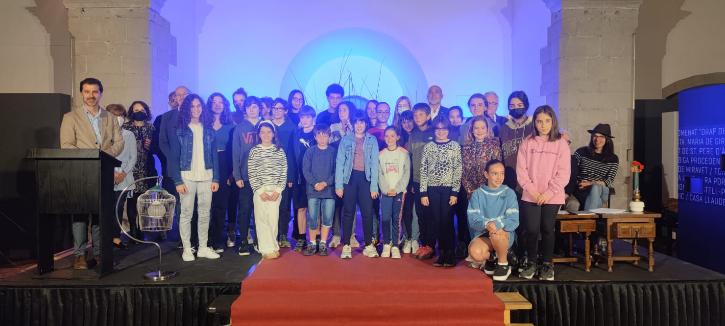 Foto de grup dels guanyadors dels 31ns Premis literaris infantils i juvenils Joan Triadú