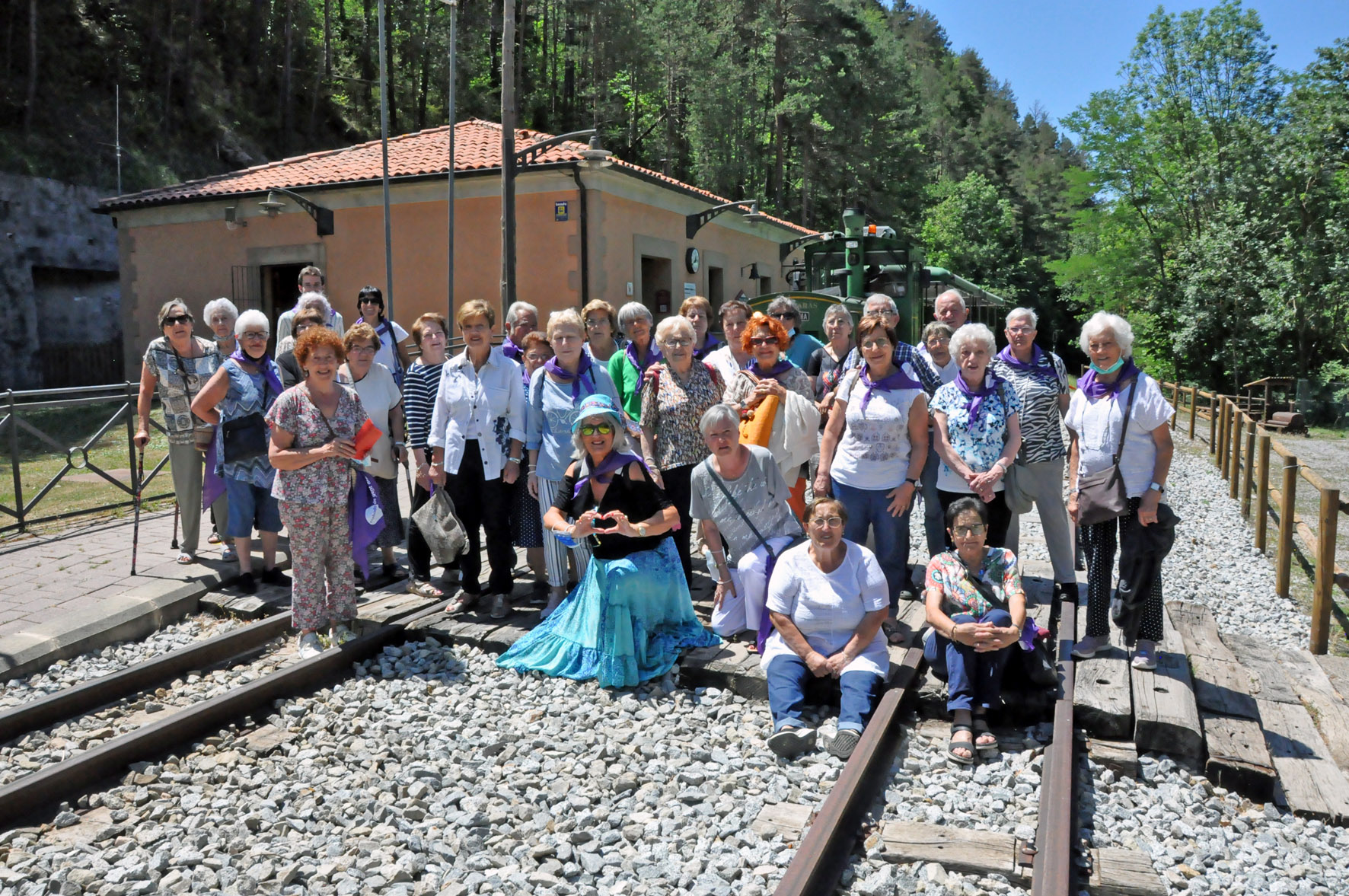 Foto de grup dels participants a la 4a Trobada de gent gran del Ripollès
